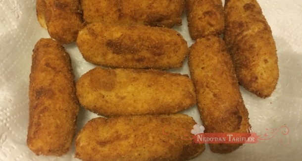 Patates kroket, galeta unu, kaar peyniri